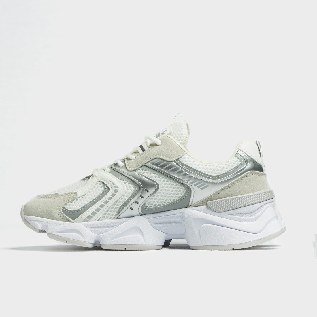 Tênis Chunky Ramarim Recortes Tela Detalhe Metalizado Solado Tratorado Branco Tênis Chunky Ramarim Recortes Tela Detalhe Metalizado Solado Tratorado Branco