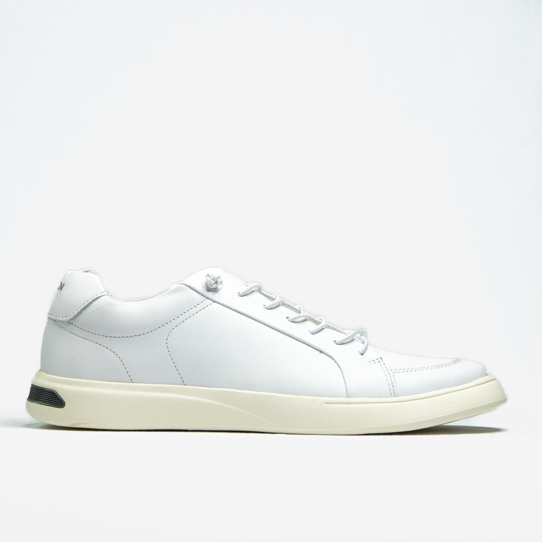 Sapatênis Slip-On Ferracini 24h Couro Tecnologia Fly Levte Cadarço Elástico Detalhe Pesponto Branco Sapatênis Slip-On Ferracini 24h Couro Tecnologia Fly Levte Cadarço Elástico Detalhe Pesponto Branco