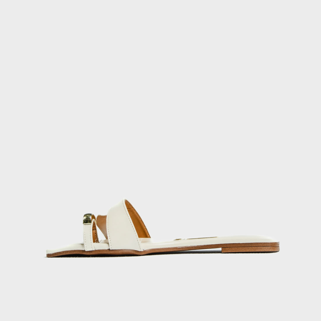 Rasteira Vizzano Bico Quadrado Tira Vazada Detalhe Dedo Metal Off White Rasteira Vizzano Bico Quadrado Tira Vazada Detalhe Dedo Metal Off White