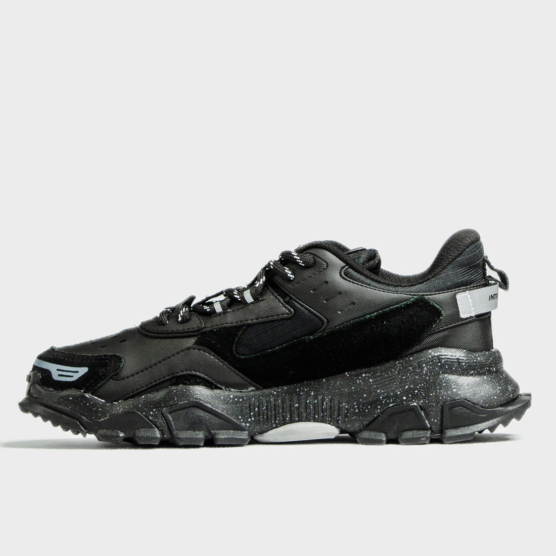 Tênis Chunky Qix Trek Recortes Camurça Detalhe Microperfuros Solado Tratorado Acompanha Sacola Preto