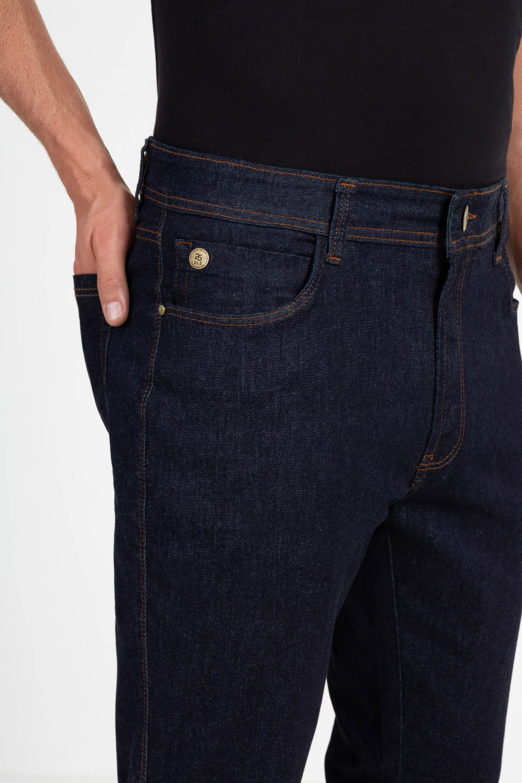 Calça Jeans Slim AEE com Bolso Aplicação Bordado Logo Azul Escuro