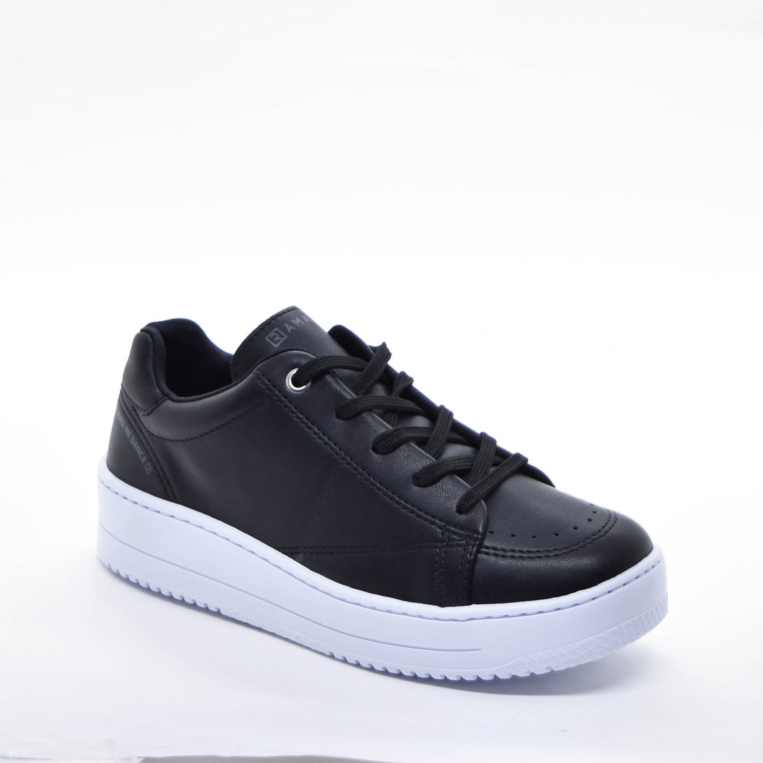 Tênis Flatform Ramarim com Recortes Detalhe Escrita Solado Emborrachado Tratorado Preto Tênis Flatform Ramarim com Recortes Detalhe Escrita Solado Emborrachado Tratorado Preto