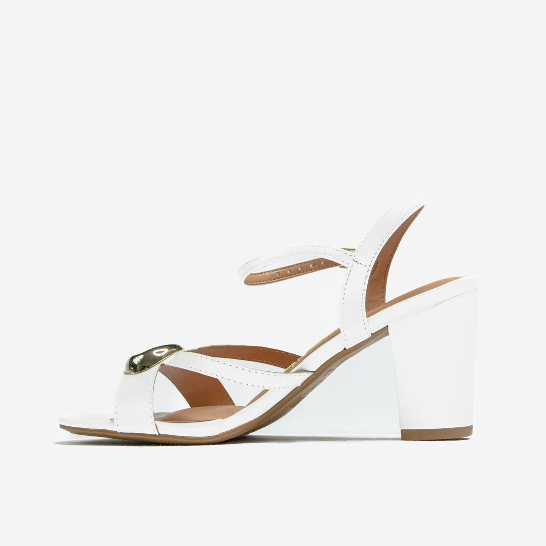 Sandália Vizzano Tiras Transpassada Detalhe Metal Fechamento Fivela Salto Alto Grosso Branco Sandália Vizzano Tiras Transpassada Detalhe Metal Fechamento Fivela Salto Alto Grosso Branco