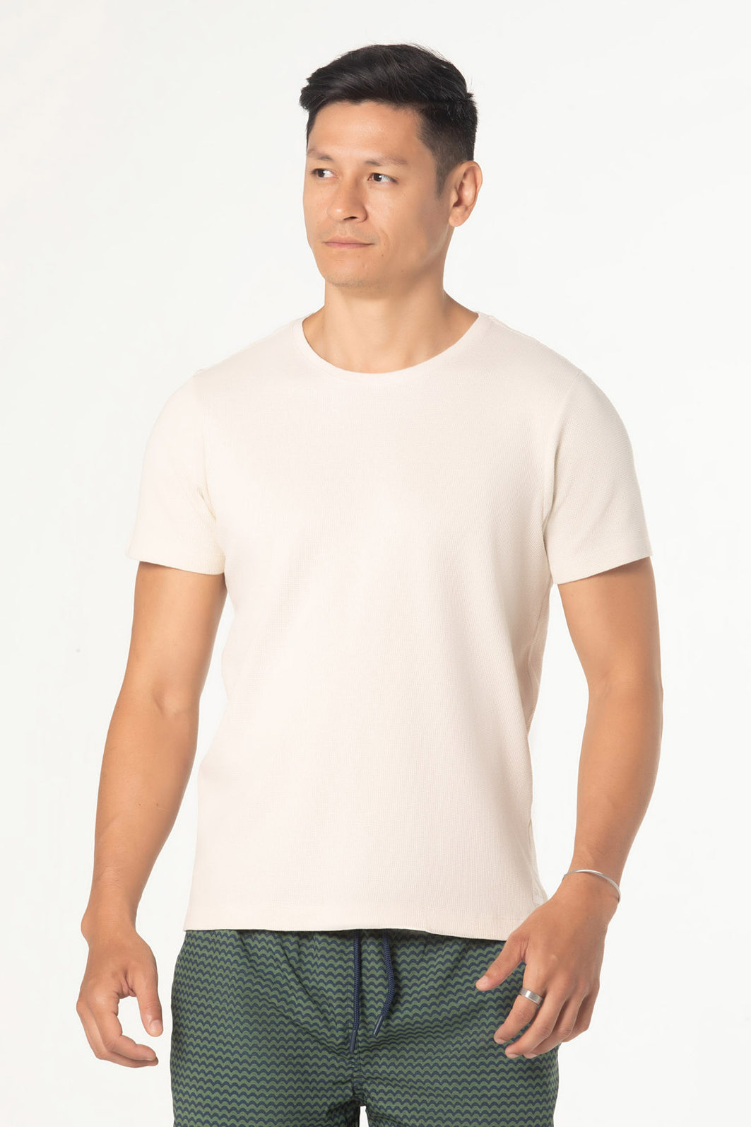 Camiseta Dlz Algodão Malha Texturizada Manga Curta Lisa Bege Camiseta Dlz Algodão Malha Texturizada Manga Curta Lisa Bege