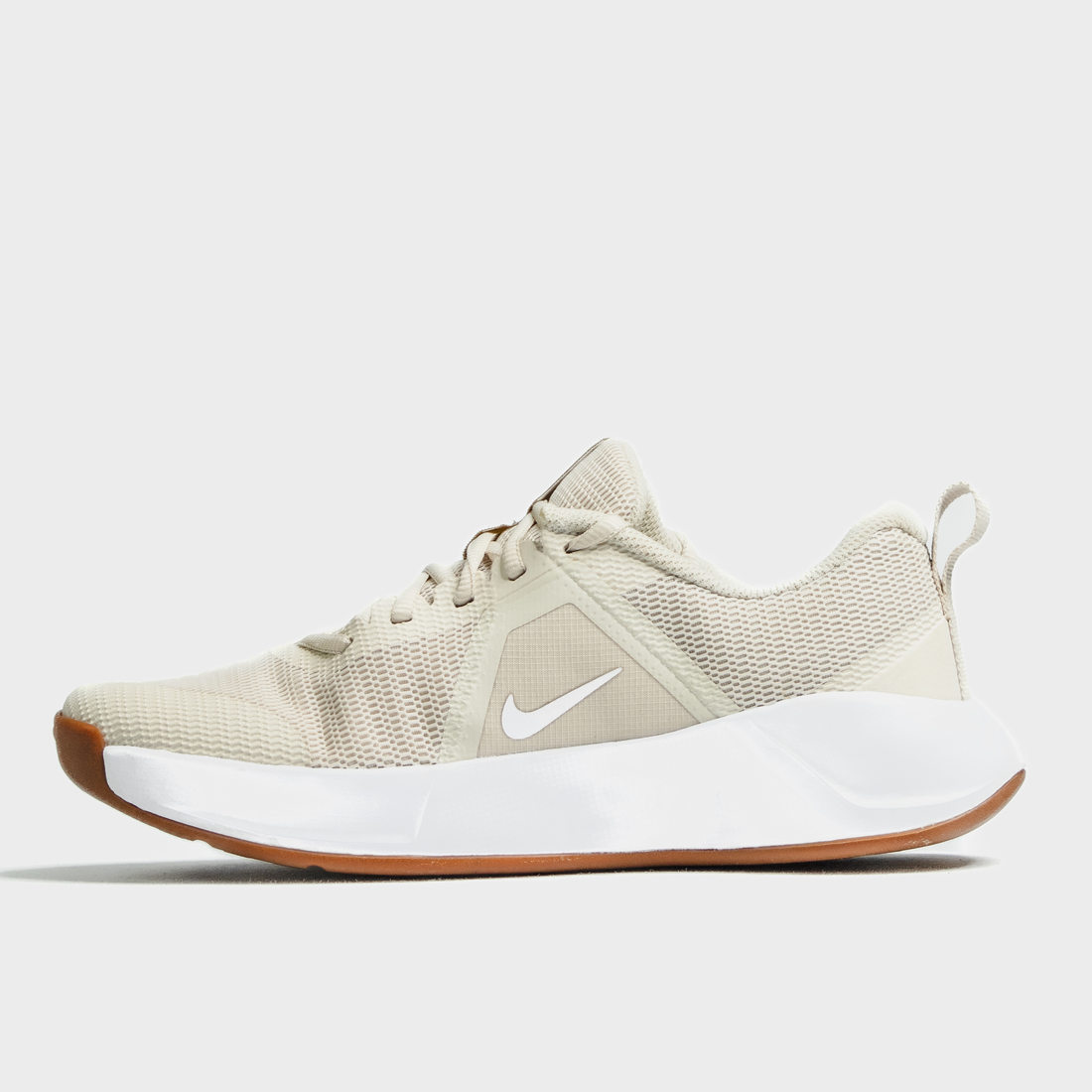 Tênis Nike Mc Trainer 3 Tecnologia Flexibilidade Amortecimento Tecido Trabalhado Lateral Logo Bege