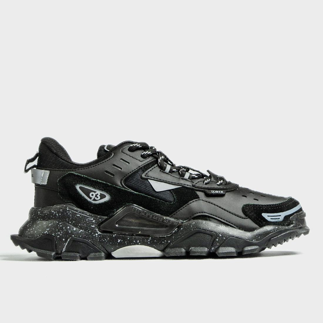 Tênis Chunky Qix Trek Recortes Camurça Detalhe Microperfuros Solado Tratorado Acompanha Sacola Preto