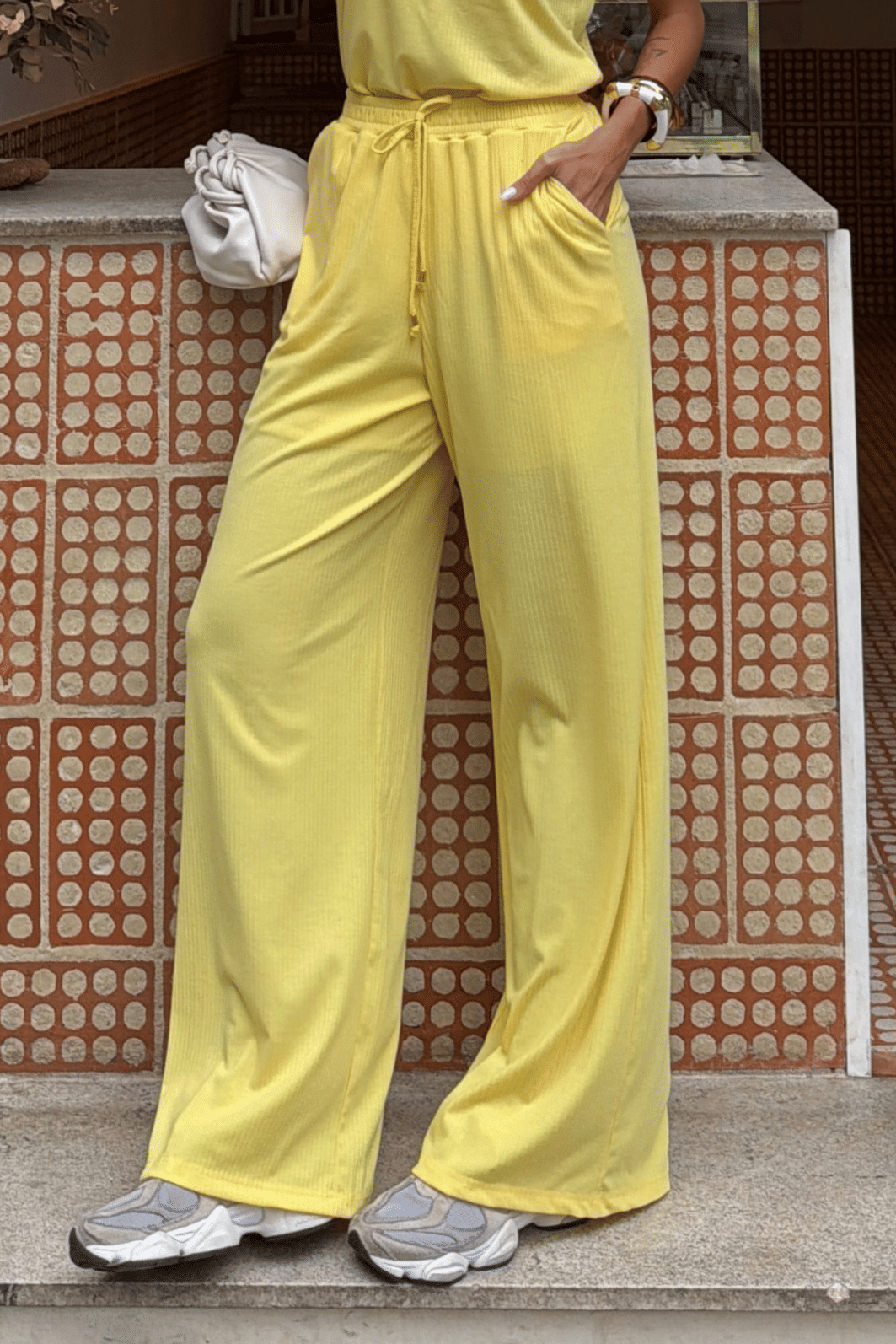 CALÇA PANTALONA CANELADA AMANDA COM FORRO AMARELO MANTEIGA