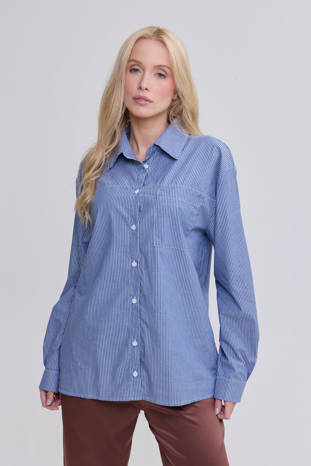 CAMISA EM TRICOLINE LISTRADA COM BOTÕES E BOLSO BRUNA AZUL