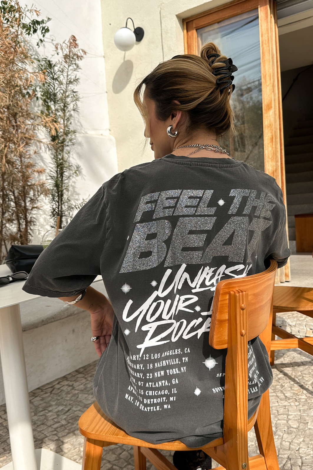 T-SHIRT OVERSIZED FEEL THE BEAT (COM GLITTER) CHUMBO