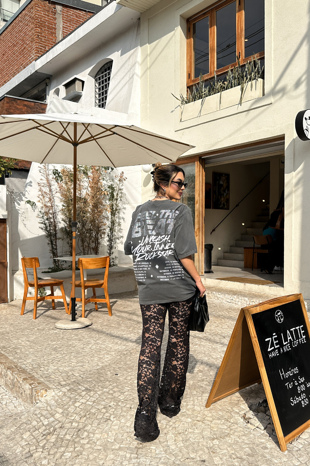 T-SHIRT OVERSIZED FEEL THE BEAT (COM GLITTER) CHUMBO