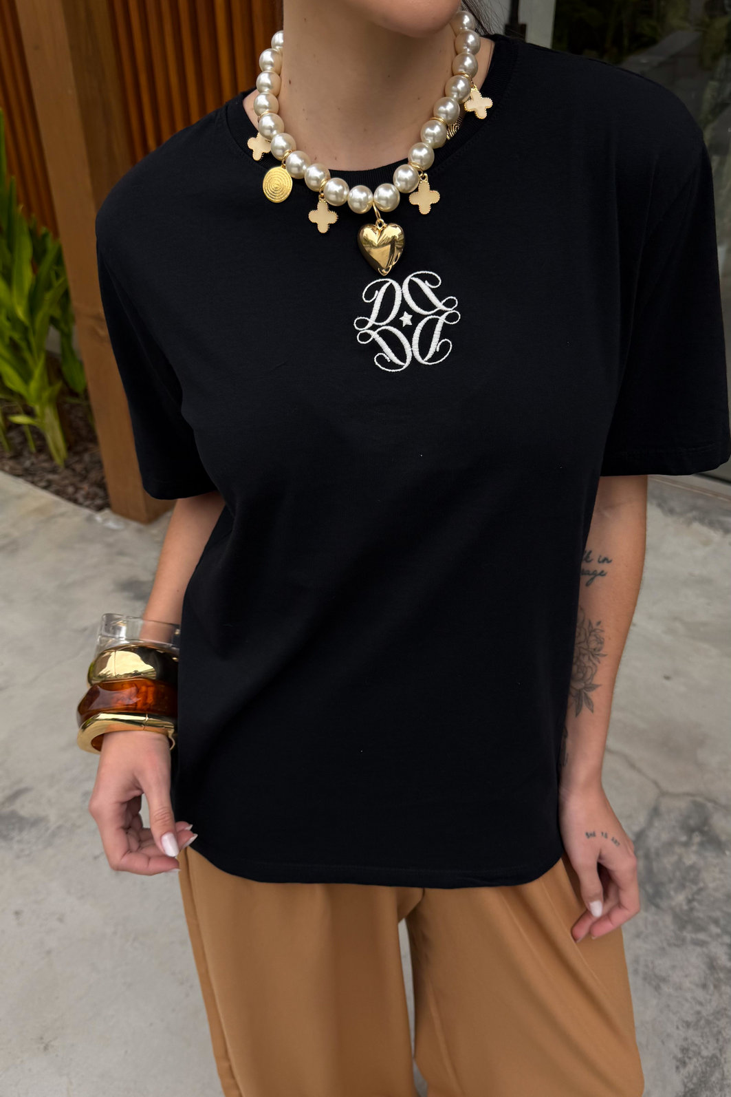 T-SHIRT ESTONADA BRASÃO DOLCE (BORDADO) PRETA