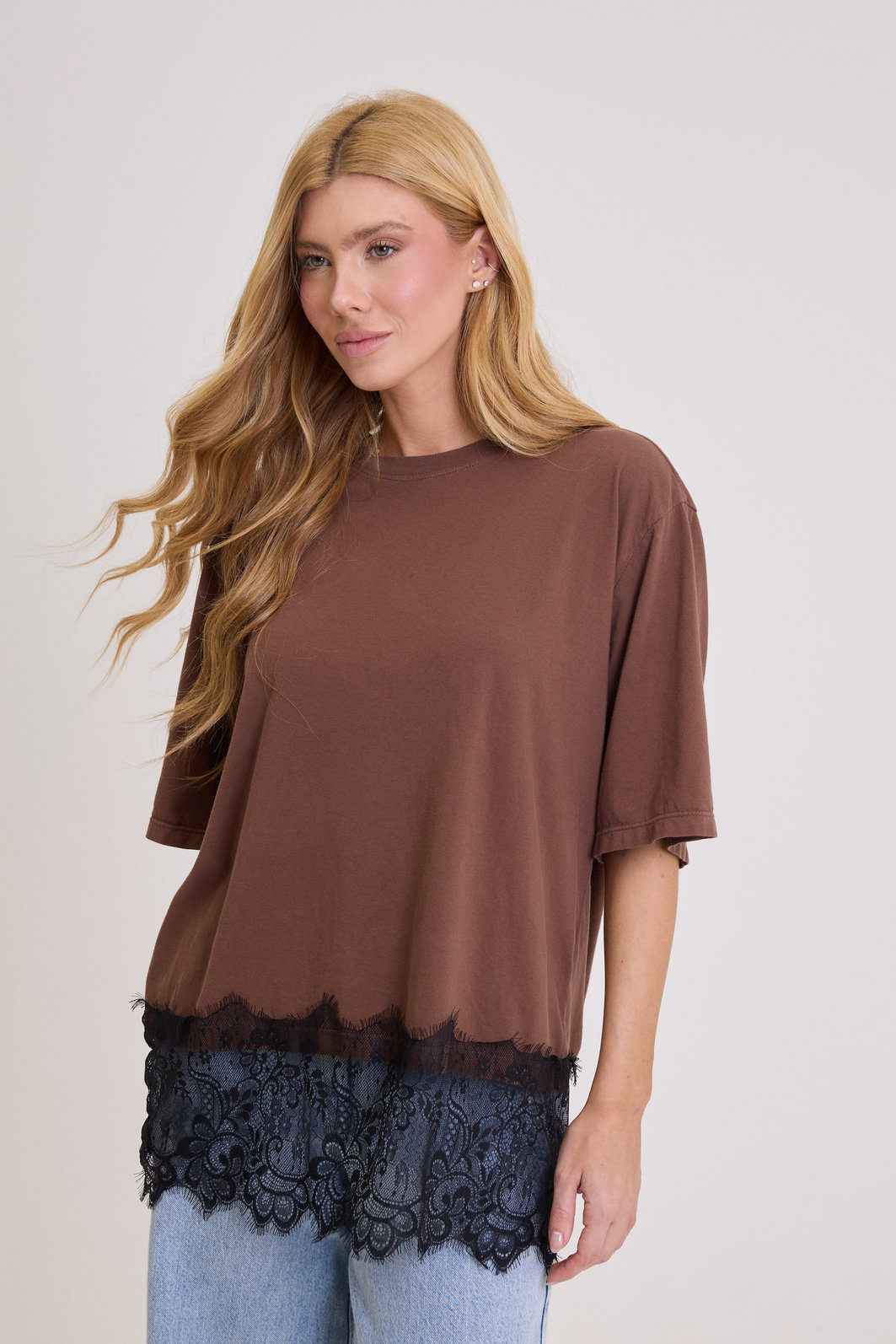 T-SHIRT OVERSIZED COM BARRA DE RENDA MARROM CAFÉ