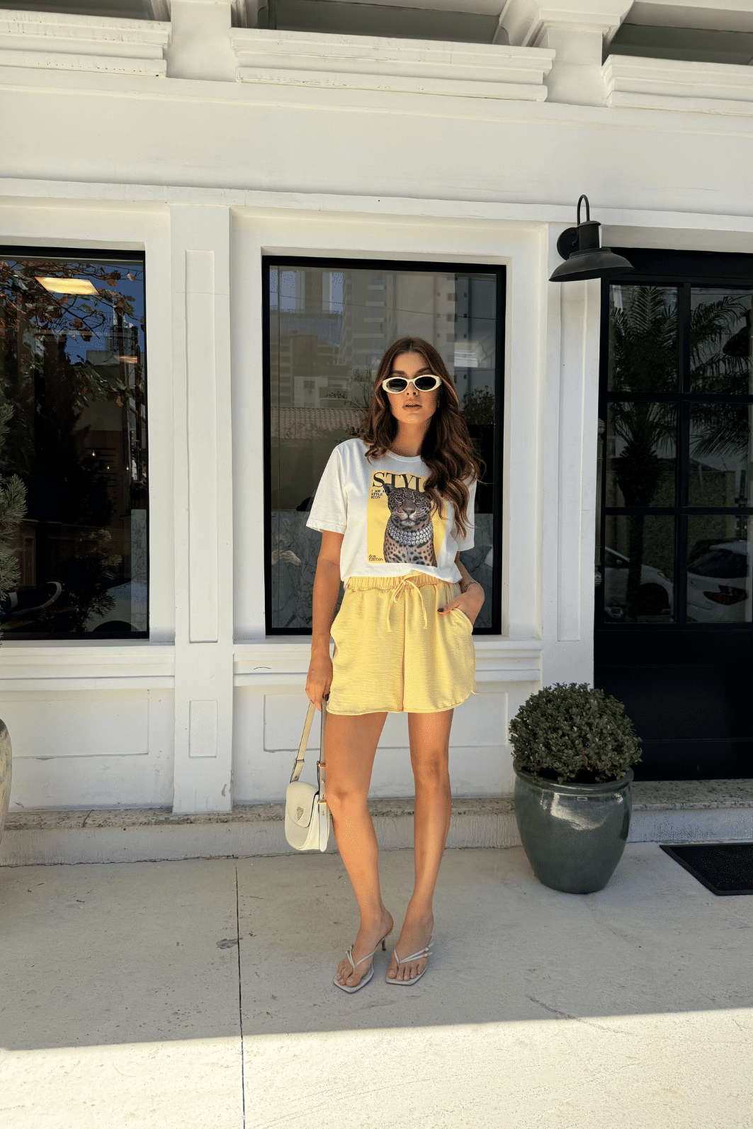 SHORTS FRESH COM BOLSOS AMARELO MANTEIGA