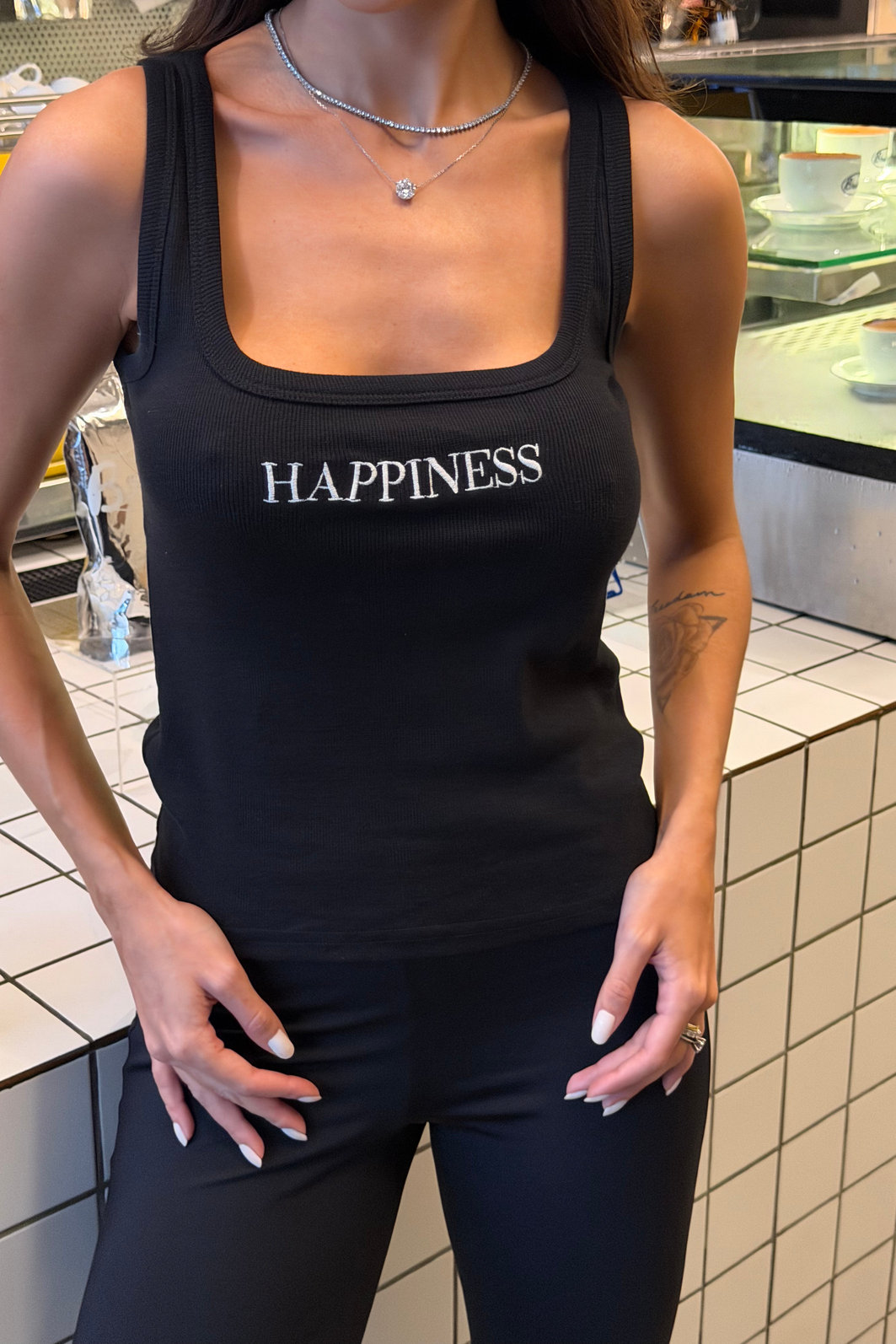 REGATA CAROL BORDADA HAPPINESS PRETA