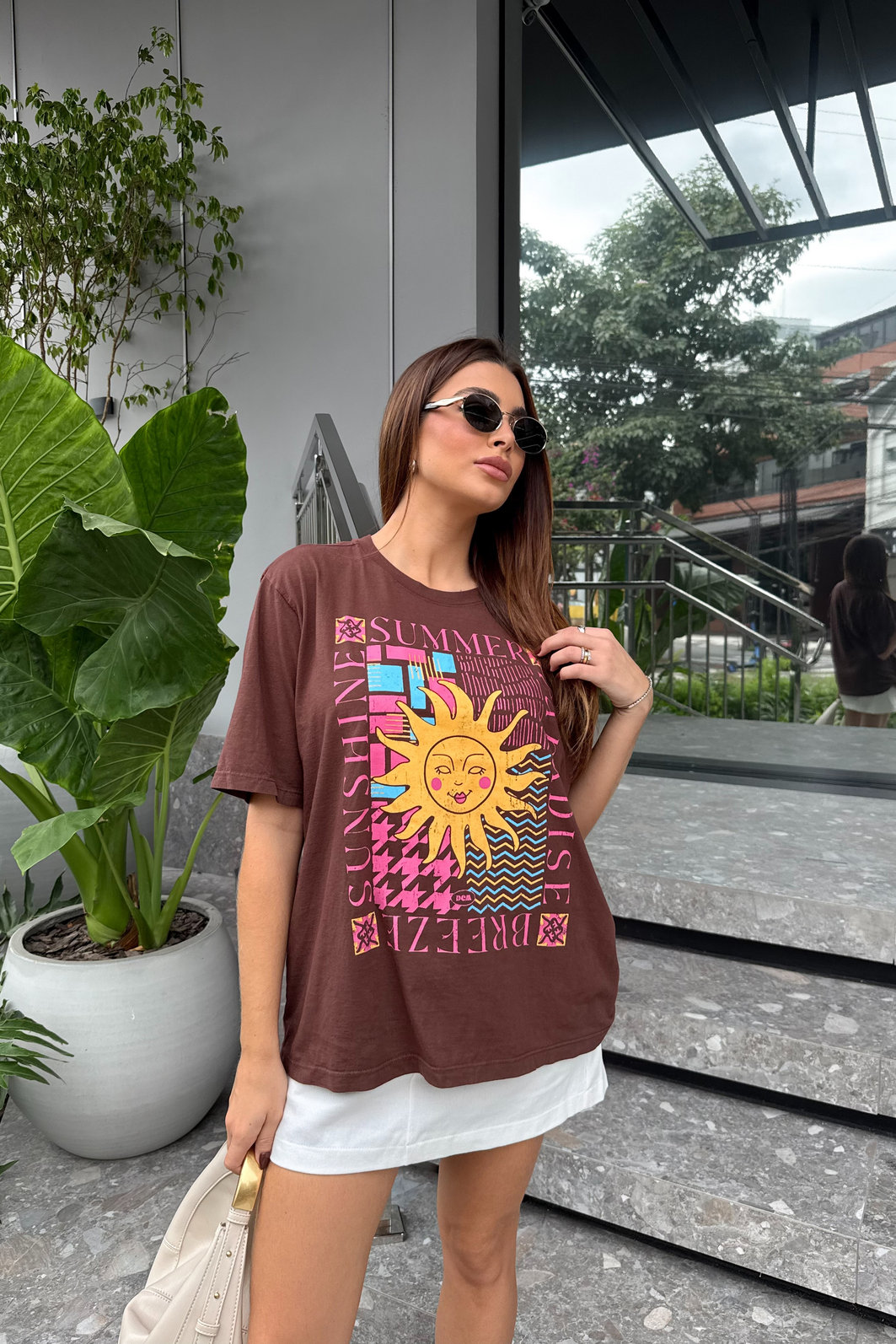 T-SHIRT OVERSIZED SUMMER BREEZE MARROM CHOCOLATE