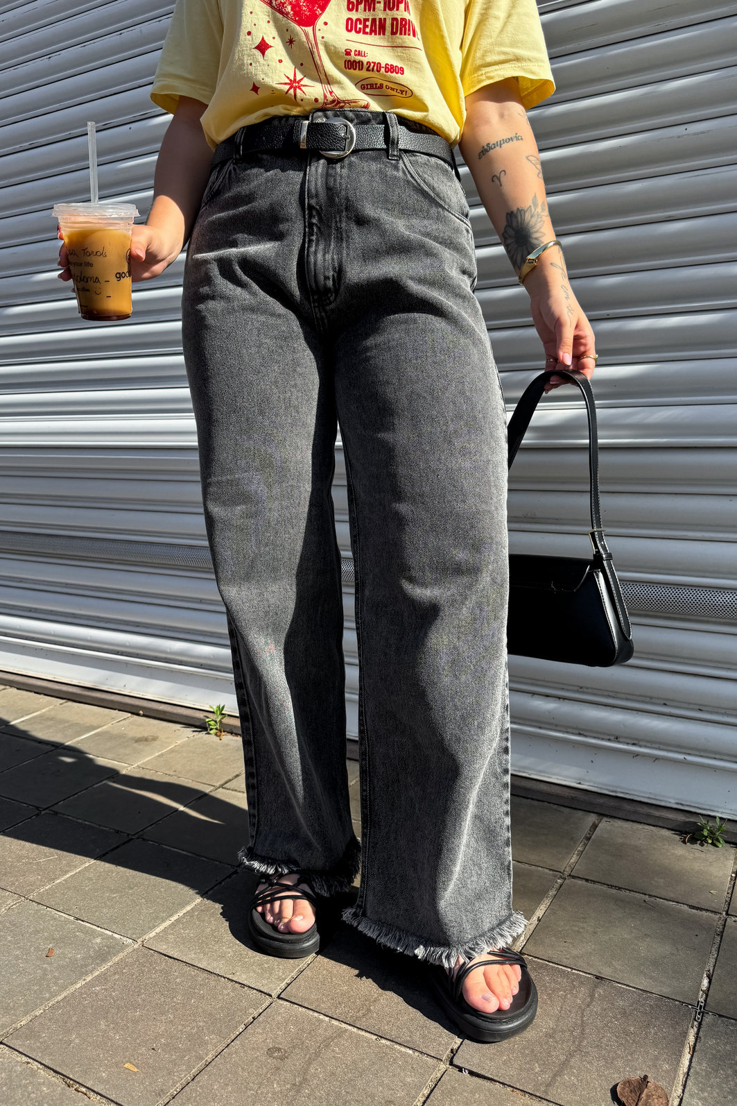 CALÇA JEANS LEONA PRETA MARMORIZADA