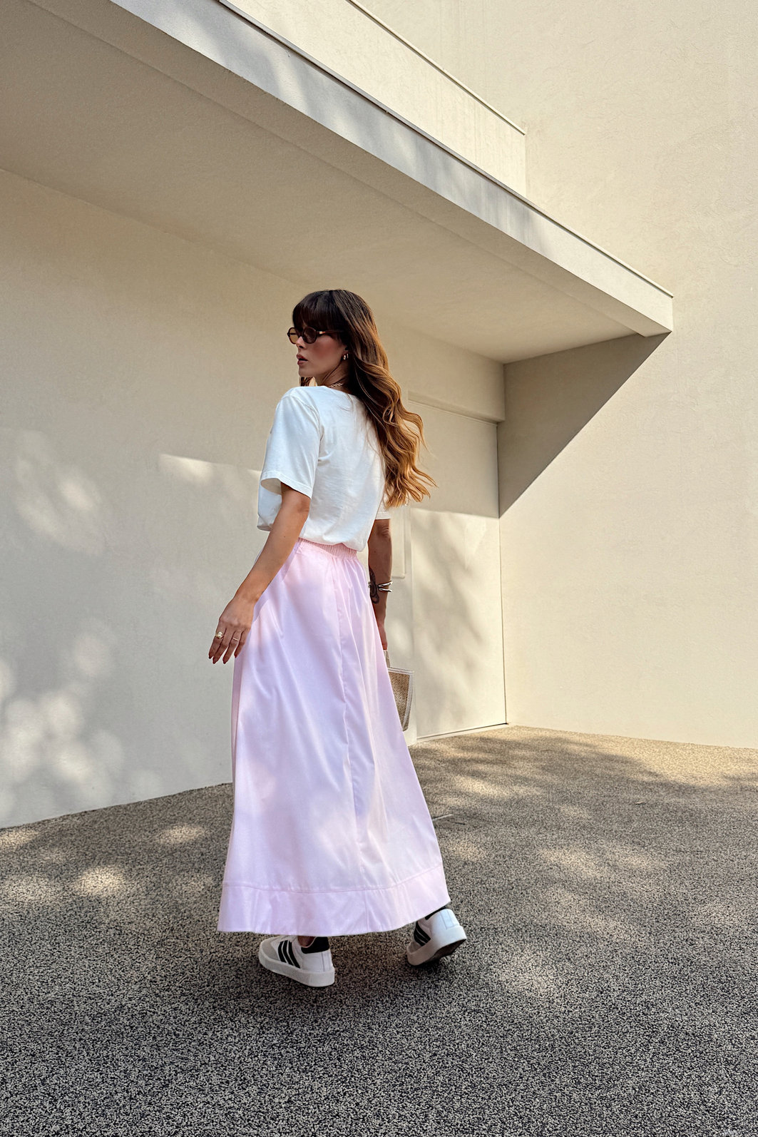 SAIA MIDI COM BOLSOS E FORRO LIVIA ROSA CLARO