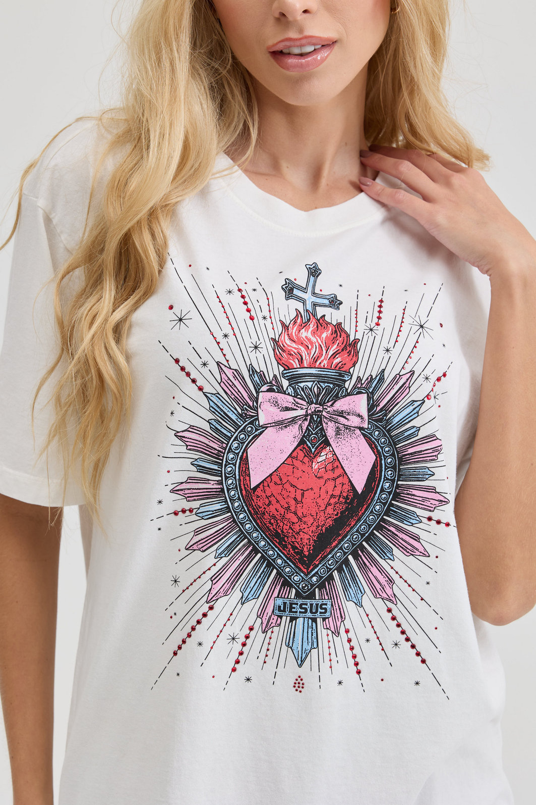T-SHIRT ESTONADA SAGRADO CORAÇÃO (COM STRASS) OFF WHITE