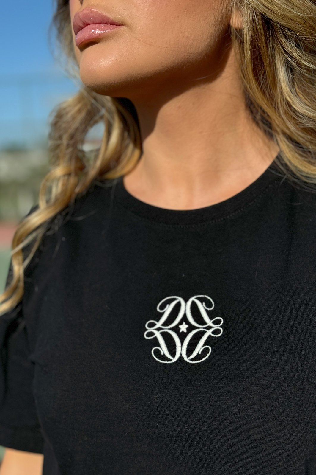 T-SHIRT ESTONADA BRASÃO DOLCE (BORDADO) PRETA