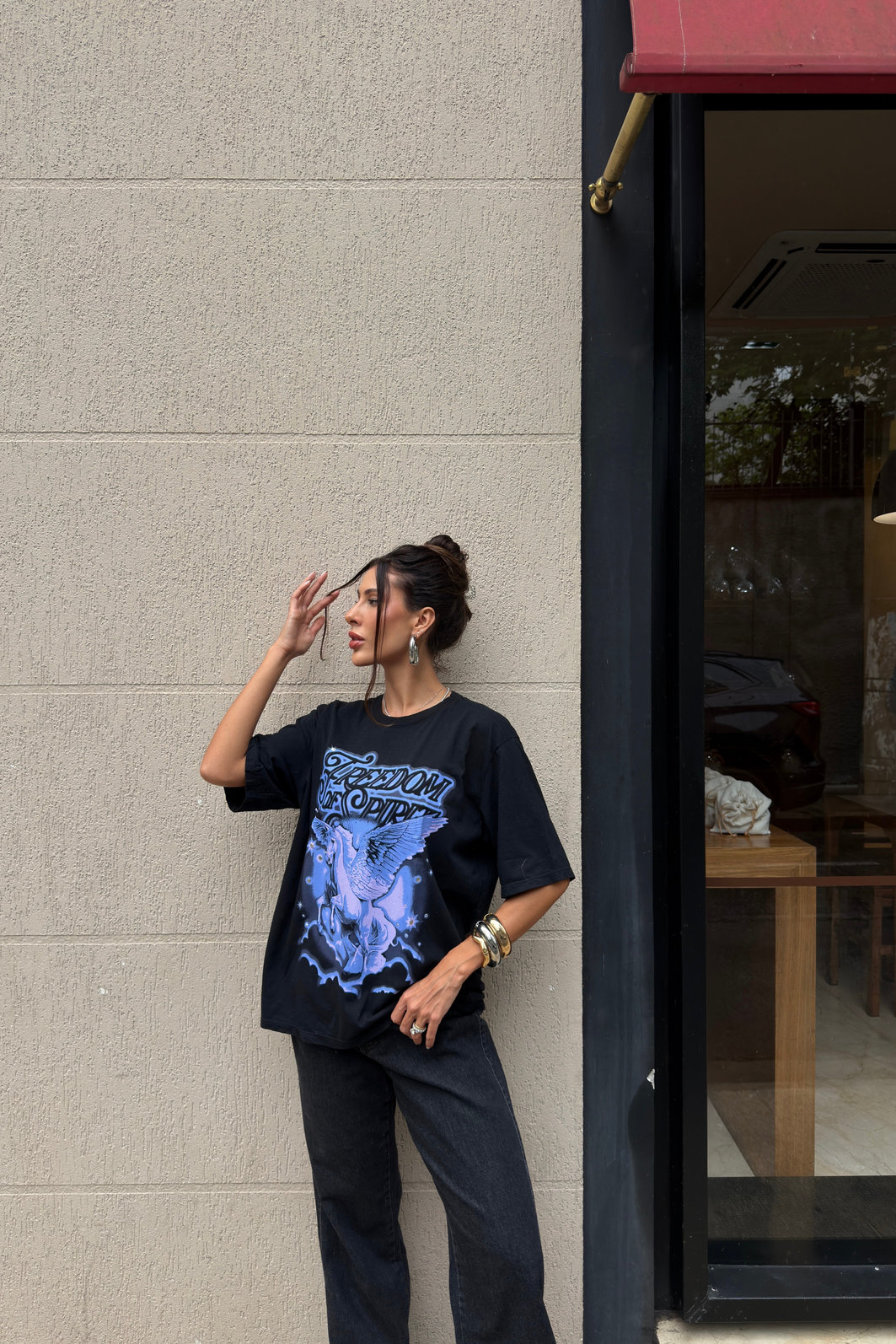 T-SHIRT OVERSIZED FREEDOM OF SPIRIT (COM METAIS) PRETA