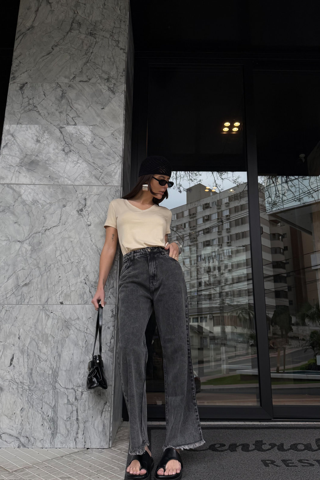 CALÇA JEANS LEONA PRETA MARMORIZADA