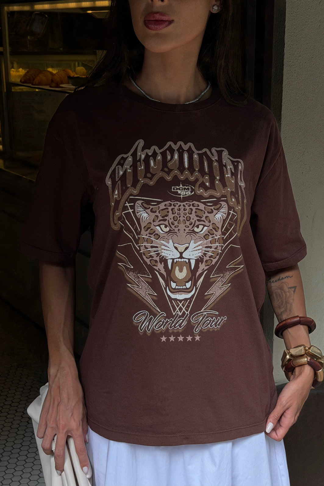 T-SHIRT ESTONADA STRENGHT WORLD MARROM CHOCOLATE