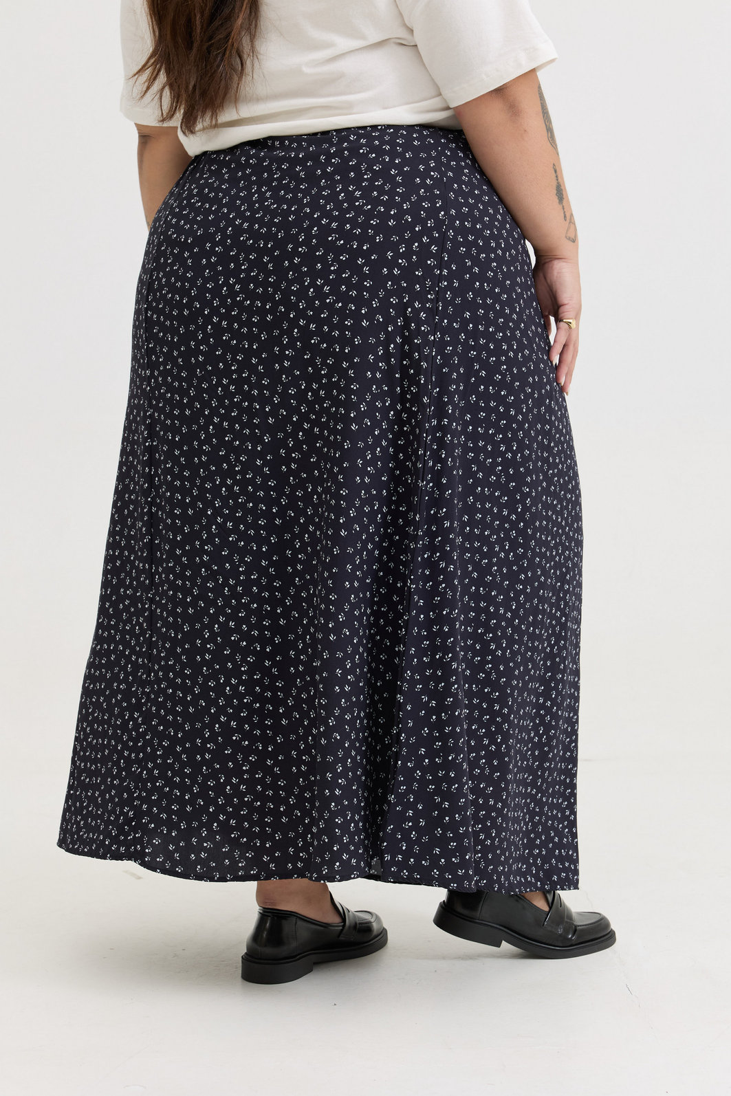 SAIA MIDI SWEET FLORAL PRETA