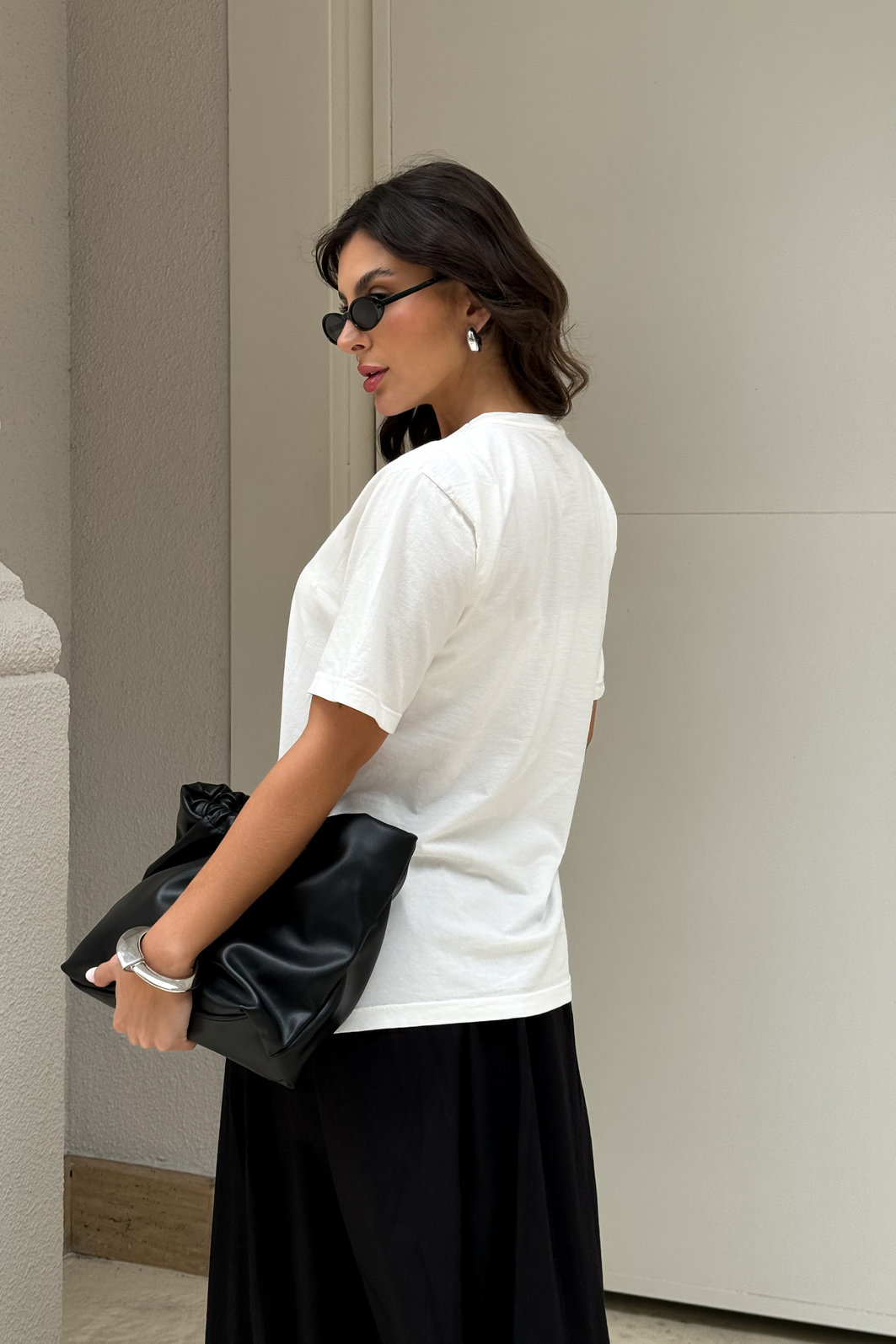 T-SHIRT ESTONADA COLAR MODEL (COM APLICAÇÃO CORRENTE) OFF WHITE