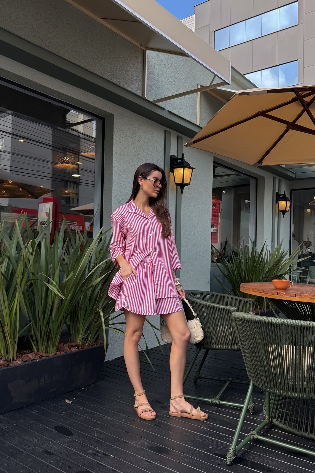 CONJUNTO SHORTS E CAMISA FRESH LISTRADO VERMELHO