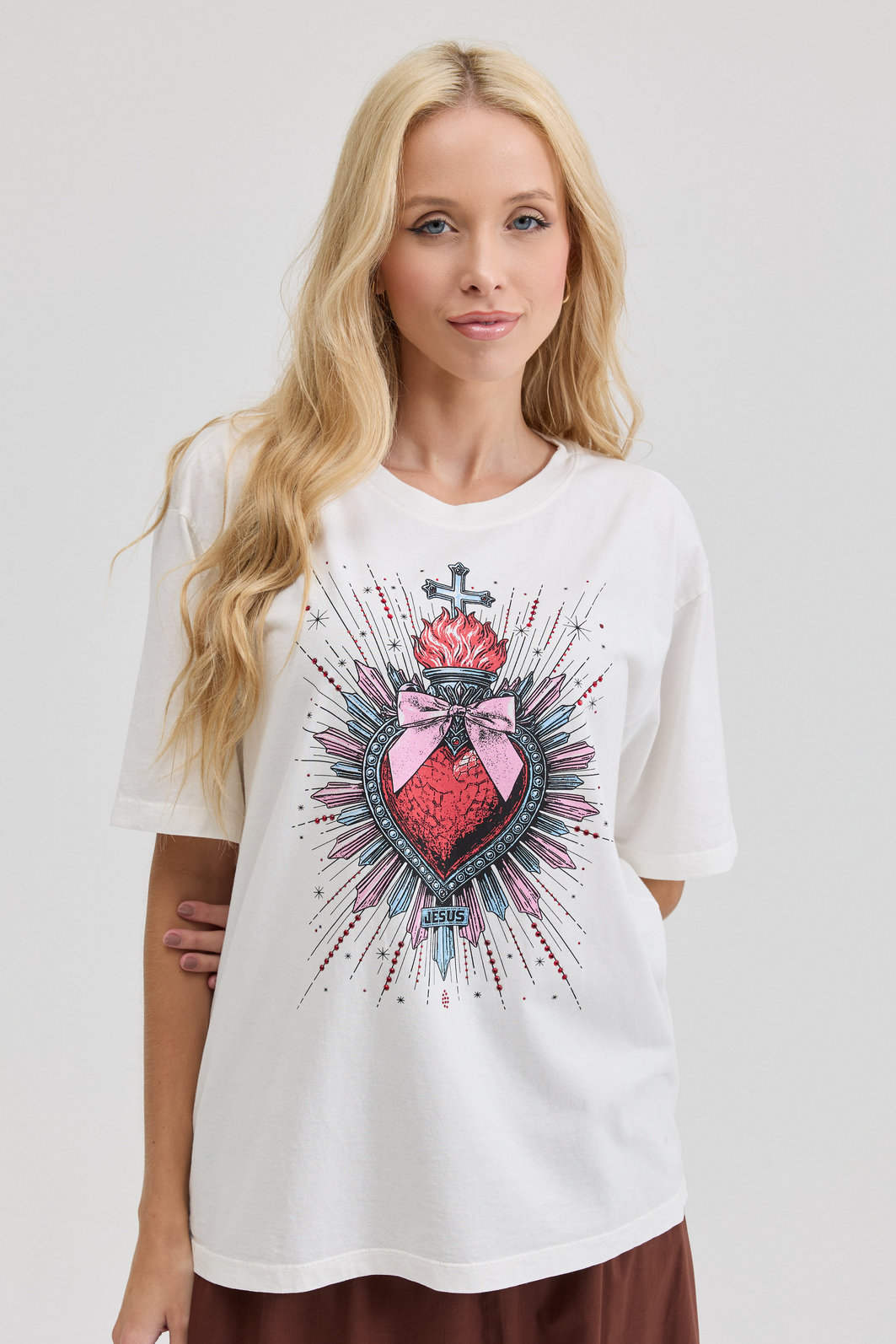 T-SHIRT ESTONADA SAGRADO CORAÇÃO (COM STRASS) OFF WHITE