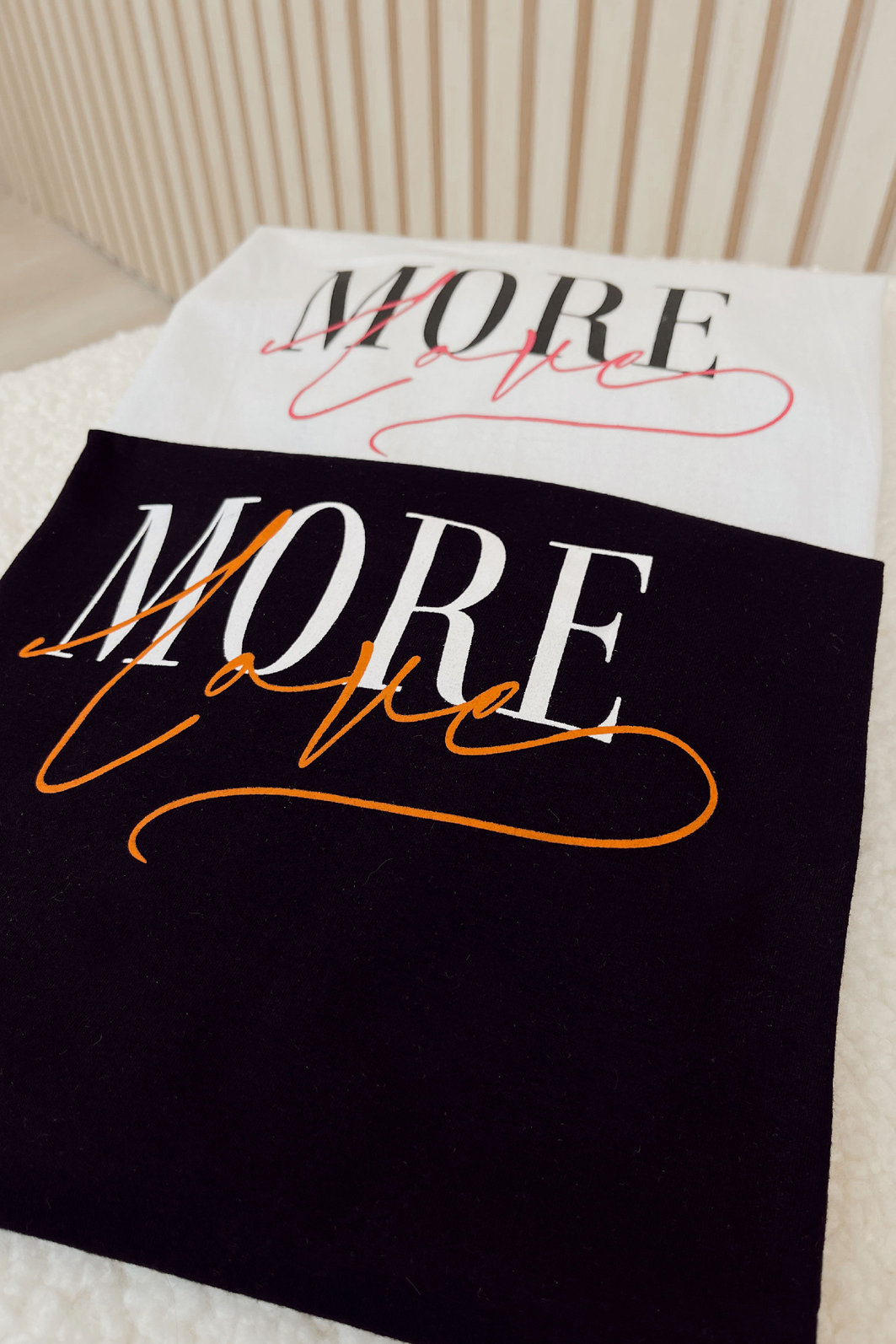 T-SHIRT MORE LOVE PRETO