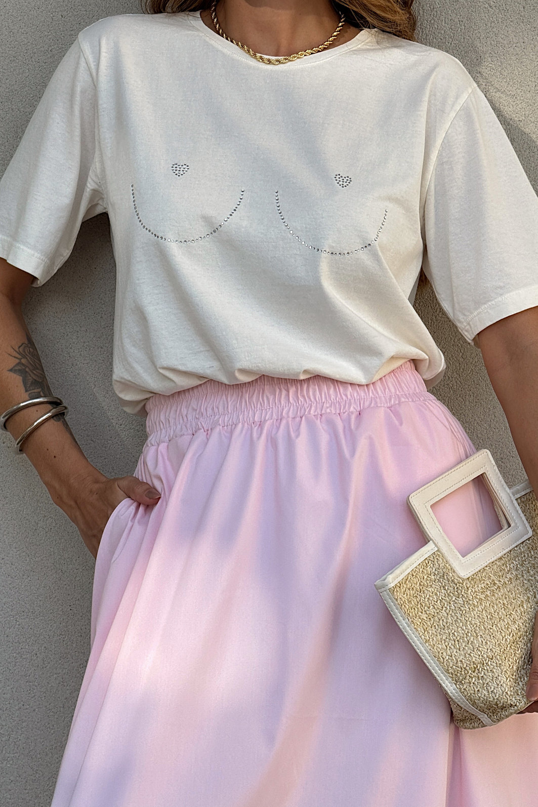 SAIA MIDI COM BOLSOS E FORRO LIVIA ROSA CLARO