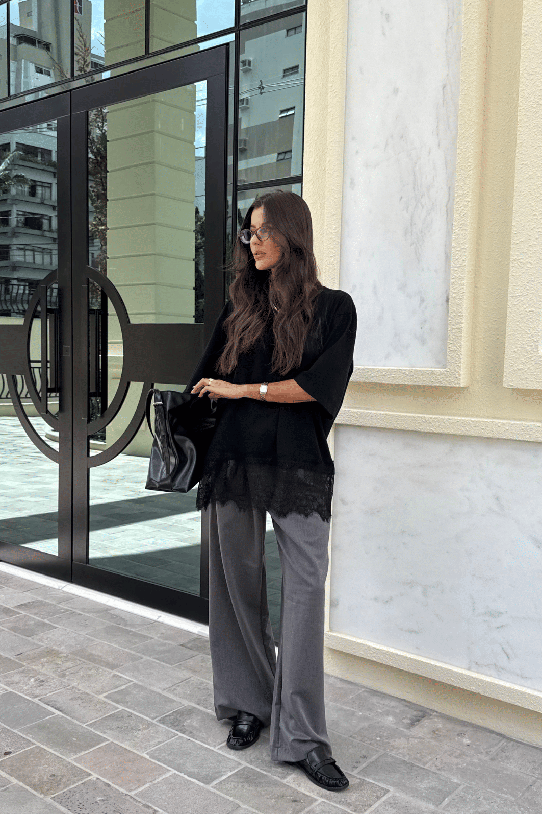 T-SHIRT OVERSIZED COM BARRA DE RENDA PRETA