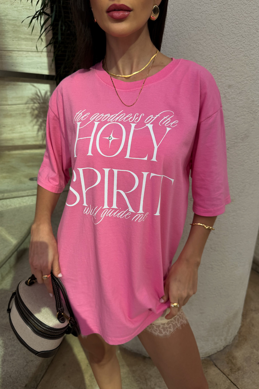 T-SHIRT OVERSIZED HOLY SPIRIT (COM APLIQUE) ROSA CREAM