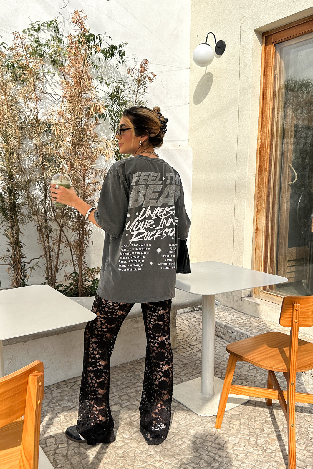 T-SHIRT OVERSIZED FEEL THE BEAT (COM GLITTER) CHUMBO