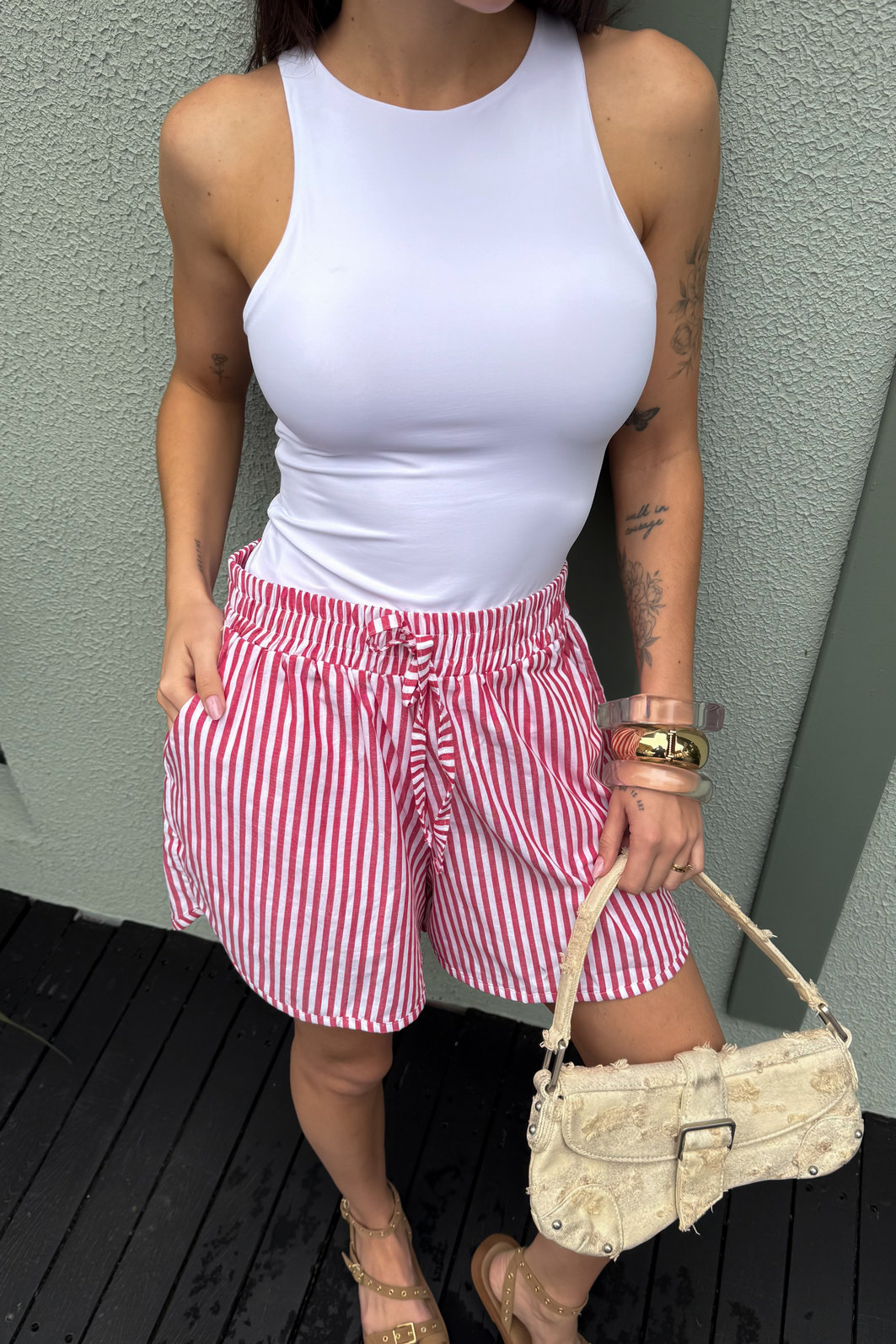 SHORTS FRESH COM BOLSO LISTRADO VERMELHO