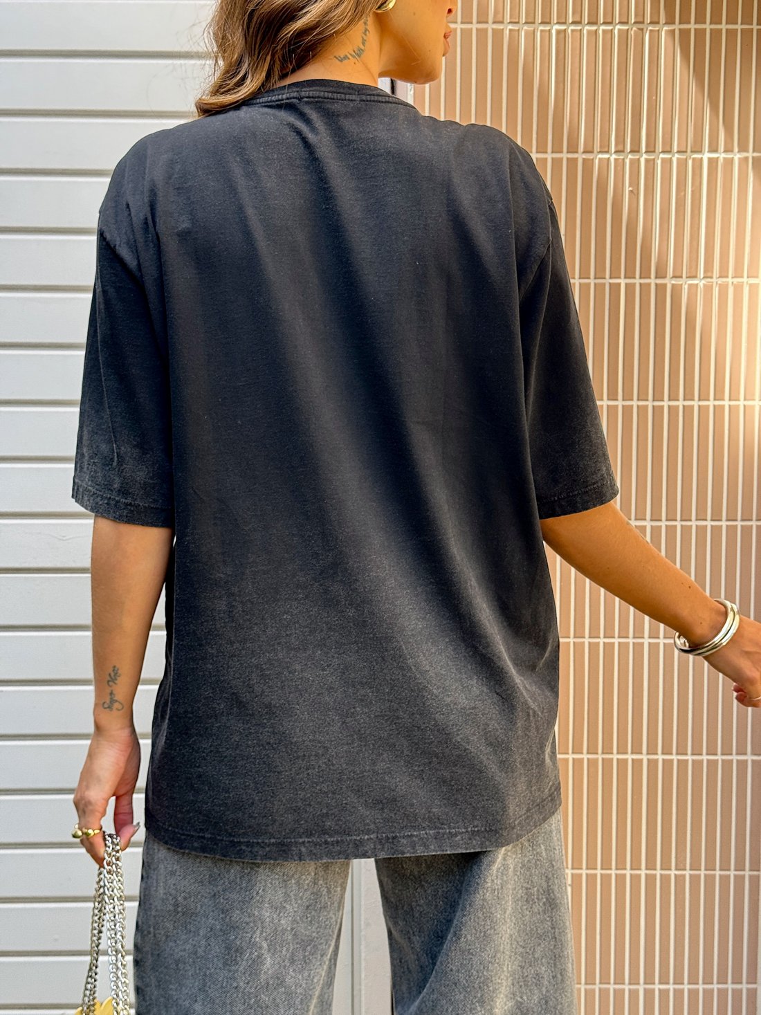 T-SHIRT OVERSIZED COCKTAIL LOVERS PRETO STONE INVERTIDO