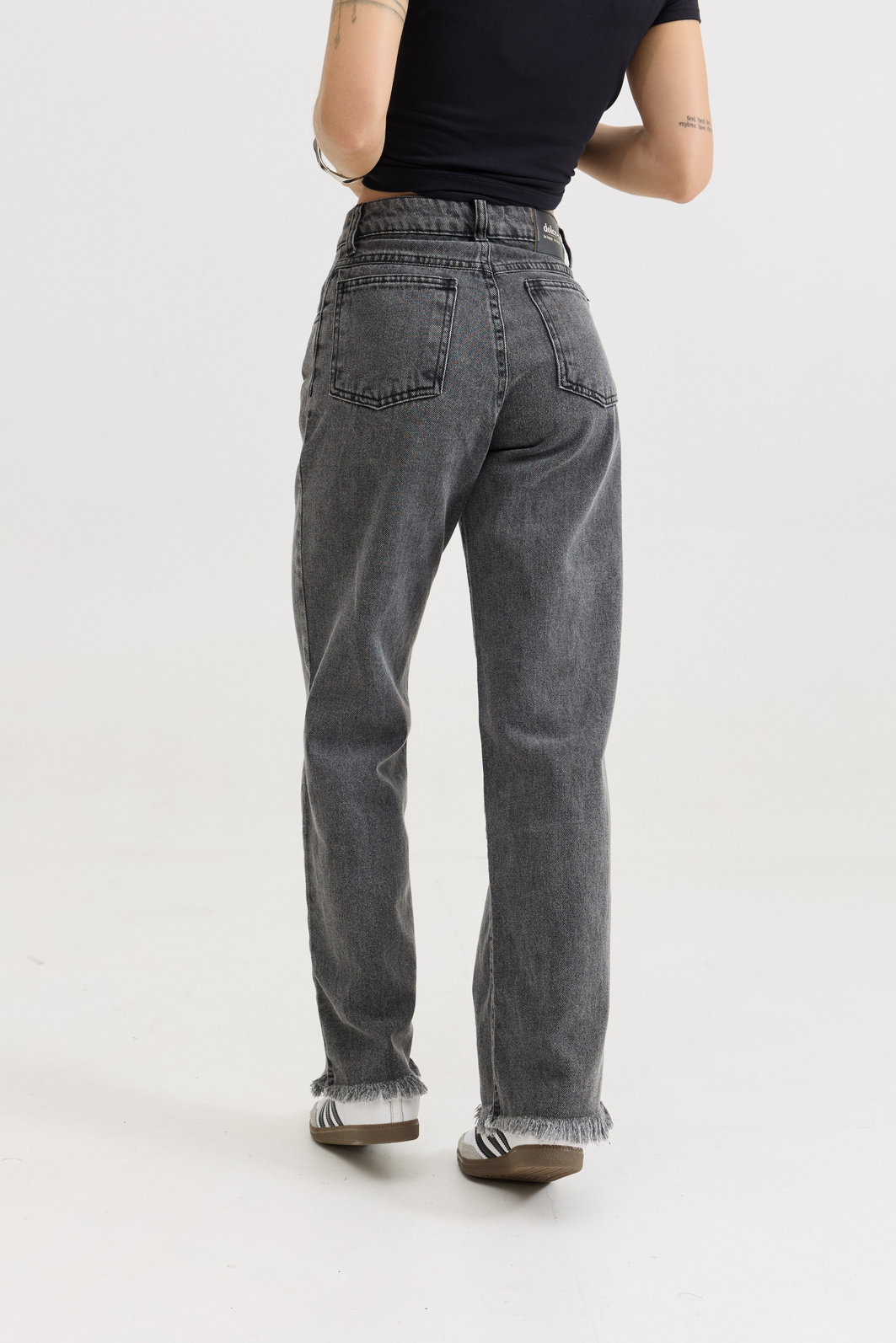 CALÇA JEANS LEONA PRETA MARMORIZADA