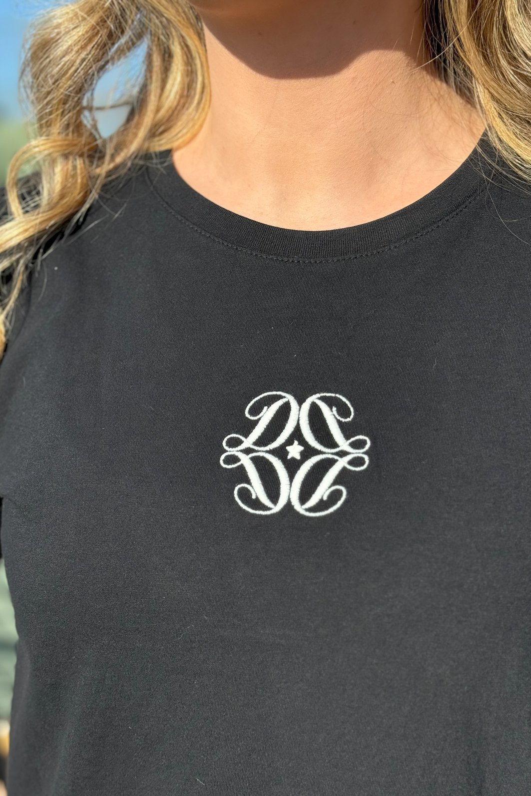 T-SHIRT ESTONADA BRASÃO DOLCE (BORDADO) PRETA