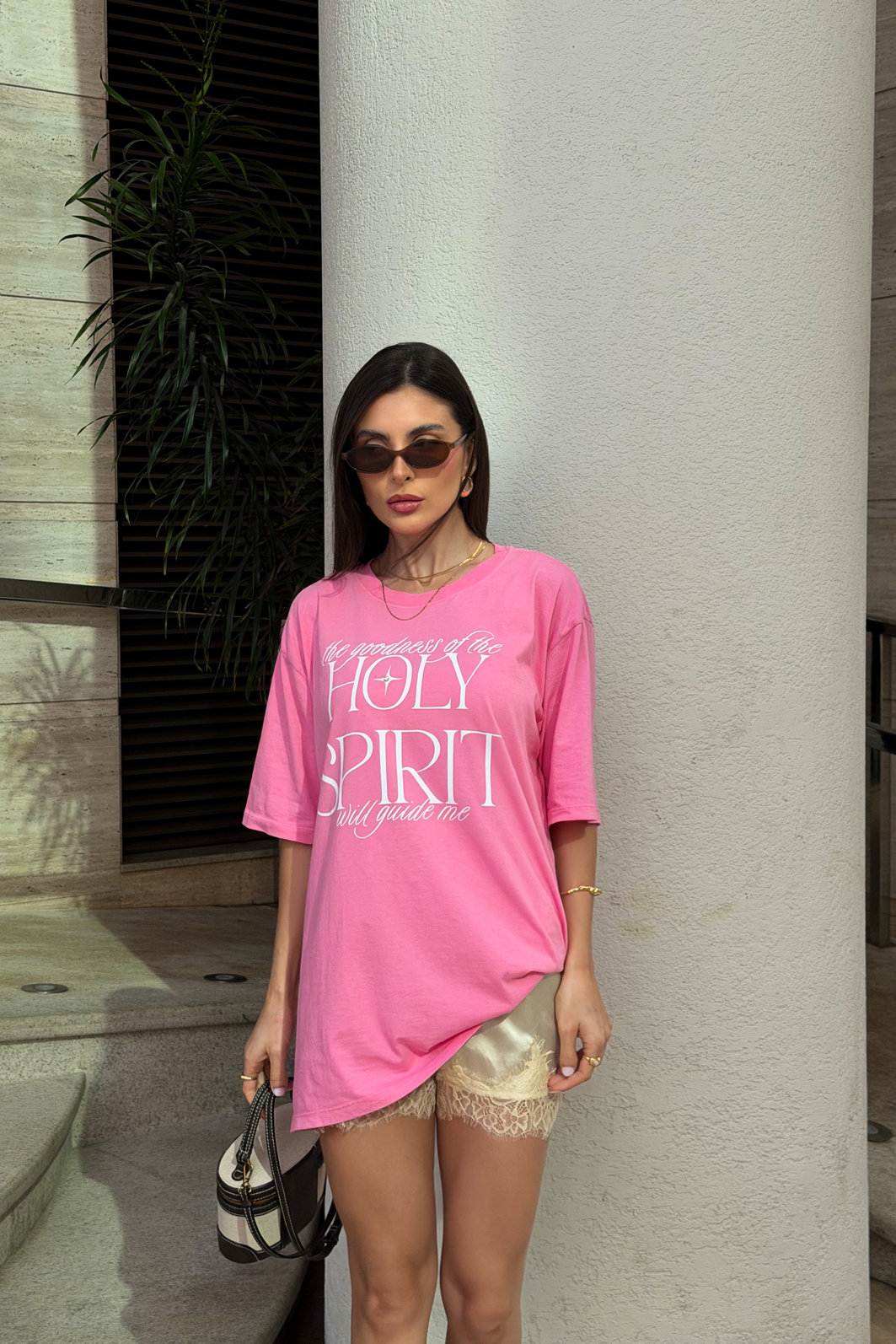 T-SHIRT OVERSIZED HOLY SPIRIT (COM APLIQUE) ROSA CREAM