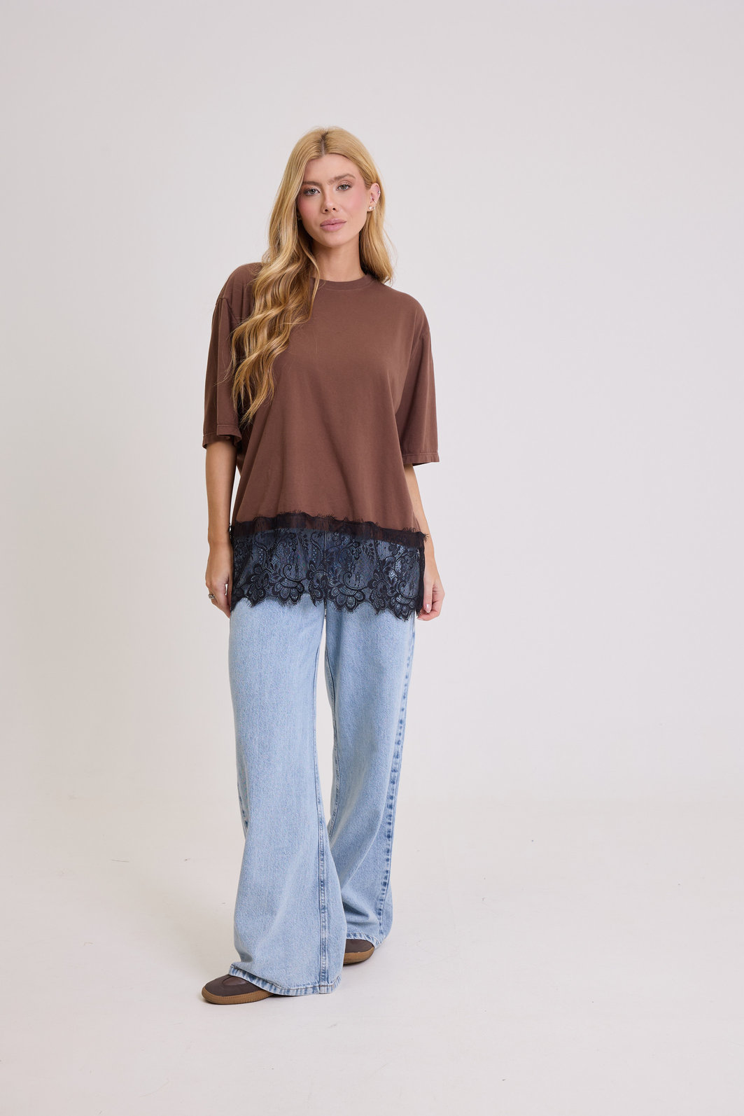 T-SHIRT OVERSIZED COM BARRA DE RENDA MARROM CAFÉ