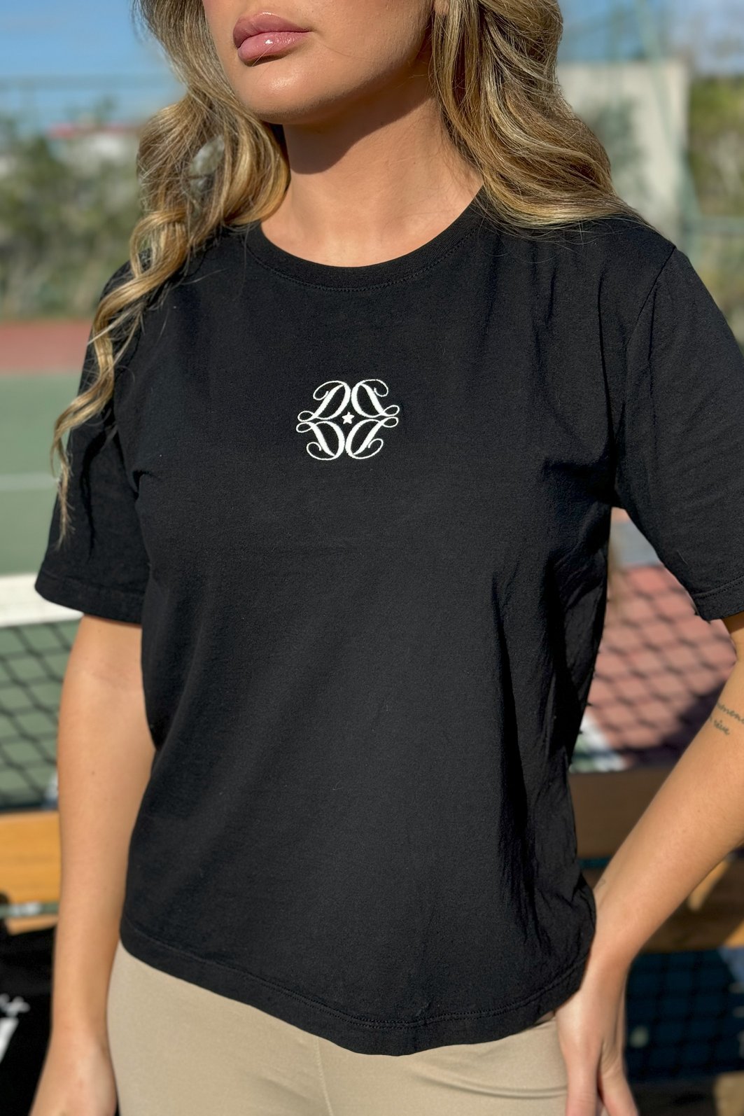 T-SHIRT ESTONADA BRASÃO DOLCE (BORDADO) PRETA