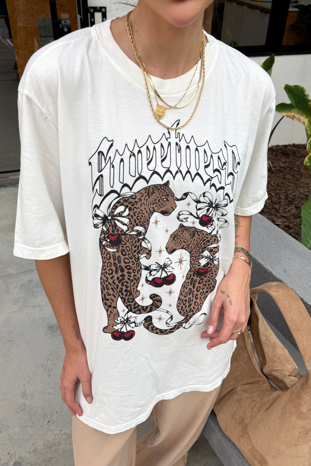 T-SHIRT OVERSIZED SWEETNESS CHERRY OFF WHITE