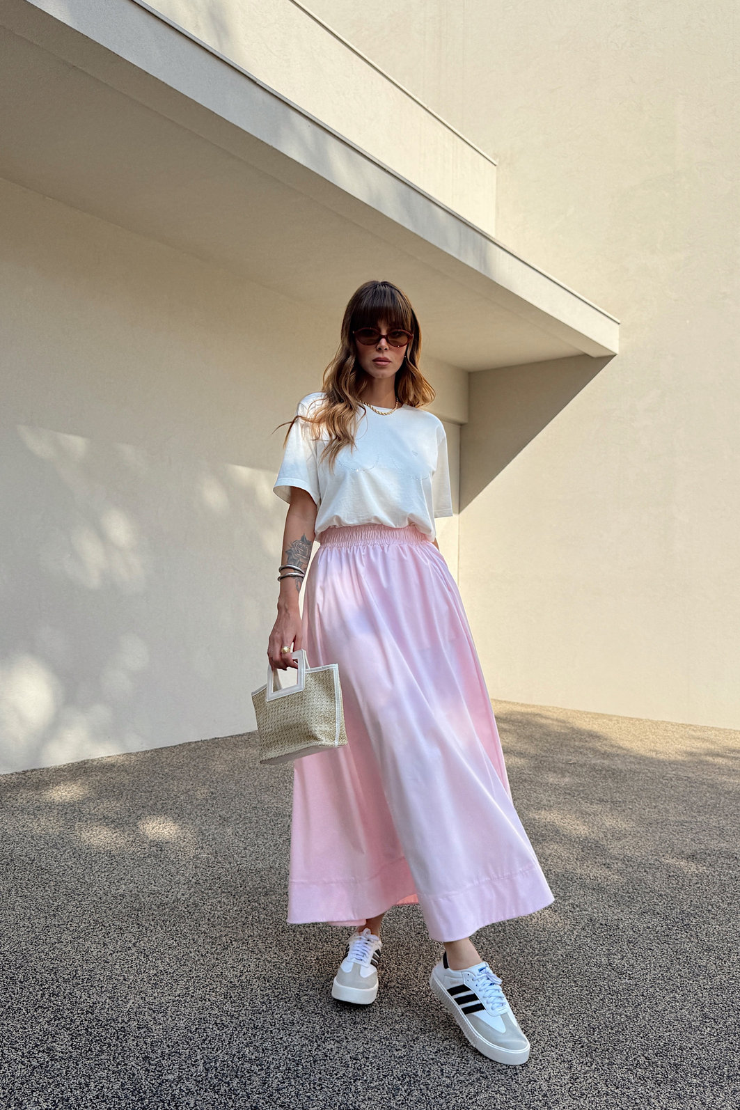 SAIA MIDI COM BOLSOS E FORRO LIVIA ROSA CLARO