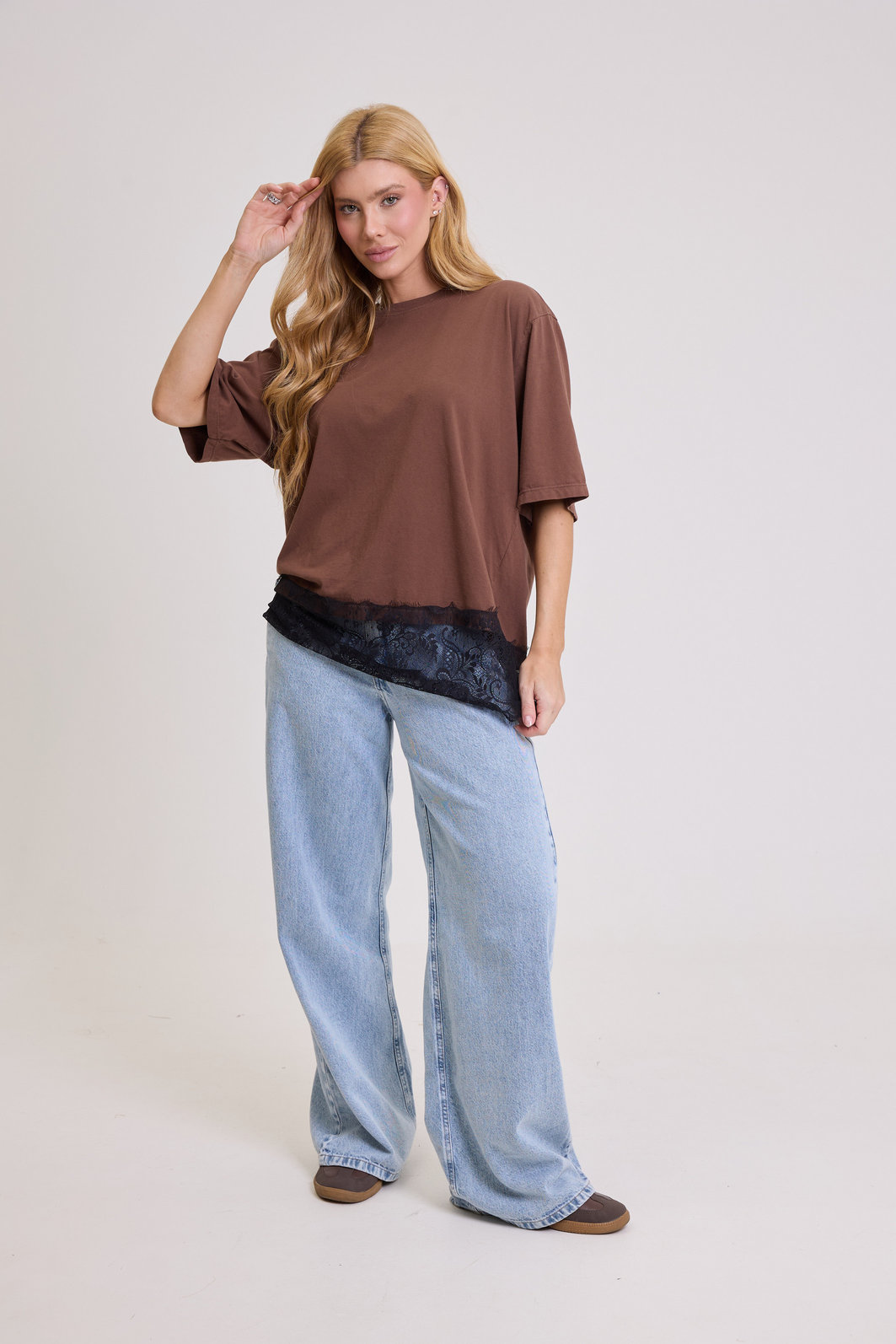 T-SHIRT OVERSIZED COM BARRA DE RENDA MARROM CAFÉ