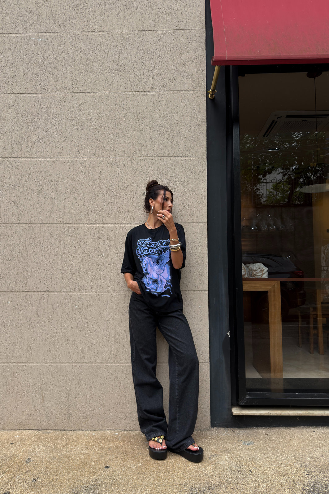 T-SHIRT OVERSIZED FREEDOM OF SPIRIT (COM METAIS) PRETA