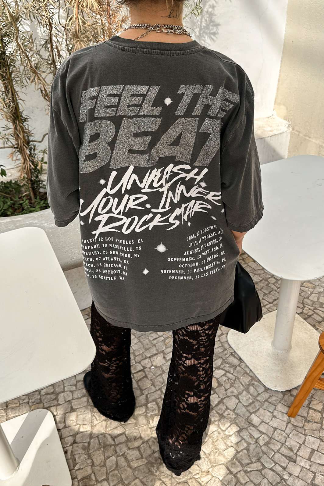 T-SHIRT OVERSIZED FEEL THE BEAT (COM GLITTER) CHUMBO