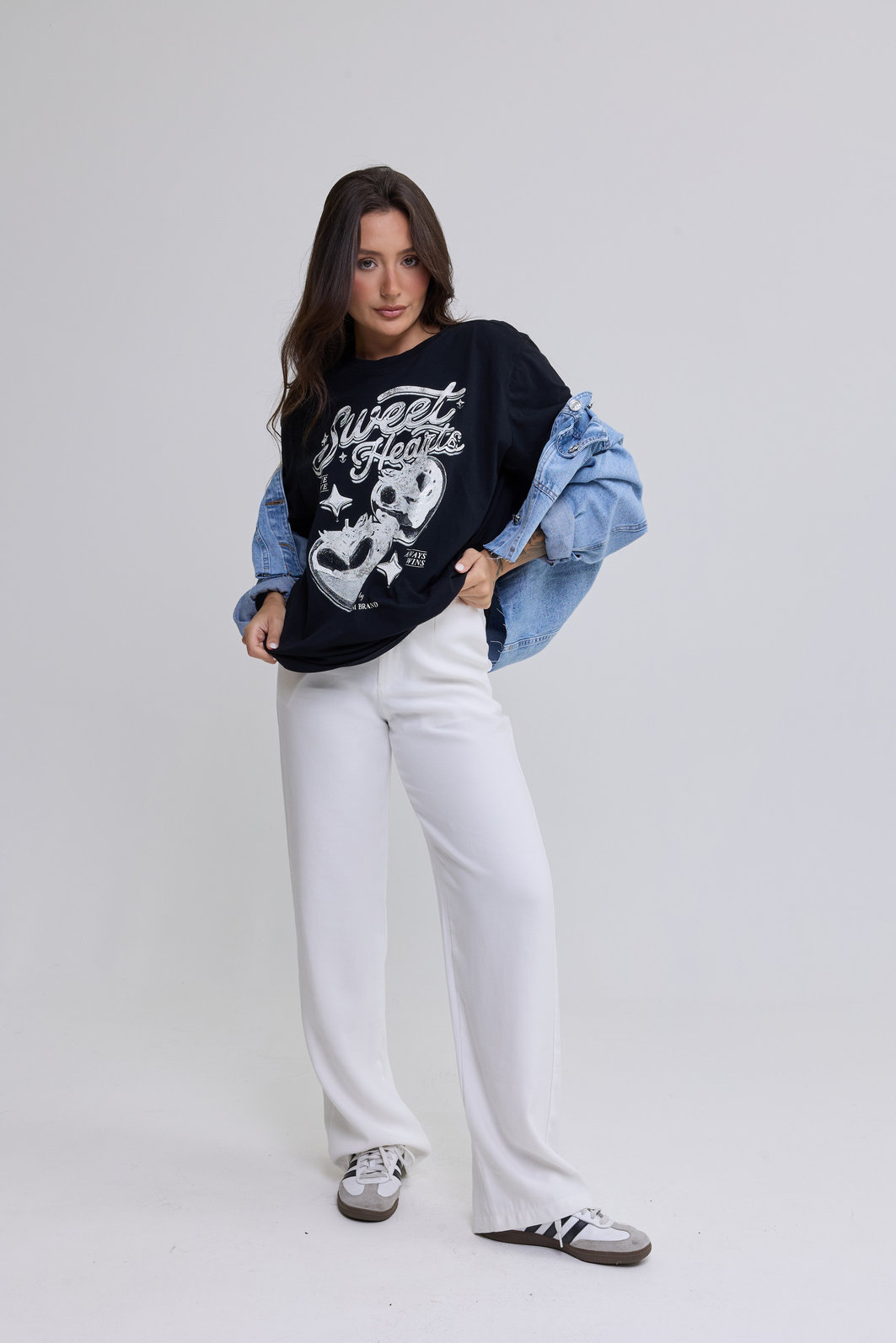 T-SHIRT OVERSIZED SWEET HEARTS (COM FOIL) PRETA