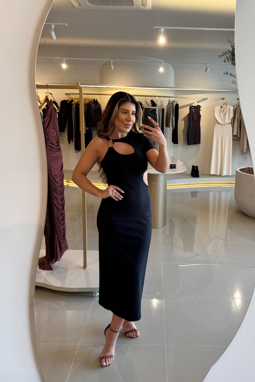 VESTIDO SUPER MIDI COM AVIAMENTO FIORELLA LANÇA PERFUME VESTIDO SUPER MIDI COM AVIAMENTO FIORELLA LANÇA PERFUME