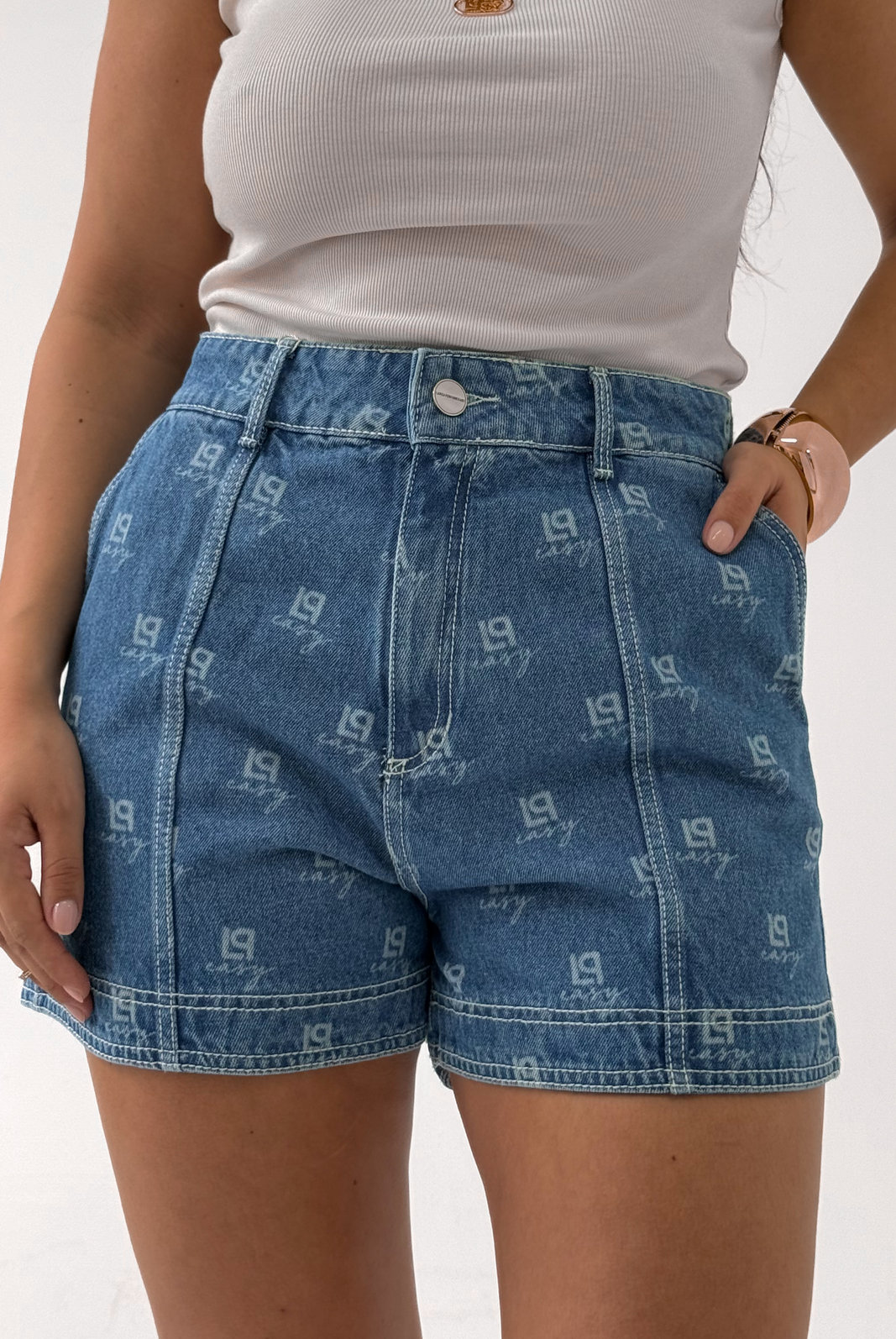 SHORT JEANS THALITA LANÇA PERFUME SHORT JEANS THALITA LANÇA PERFUME